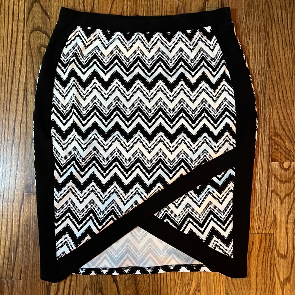 Libian Black & White Chevron Skirt Size 2X